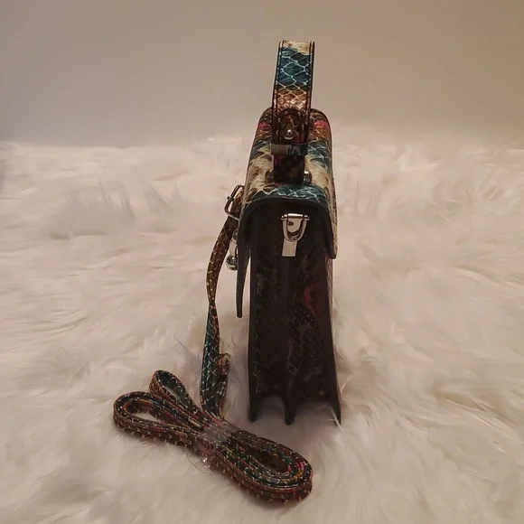 Kelly and Katie Snakeskin Blue Multicolor Faux Leather Cross Body Bag Wallet NWT - Picture 4 of 7